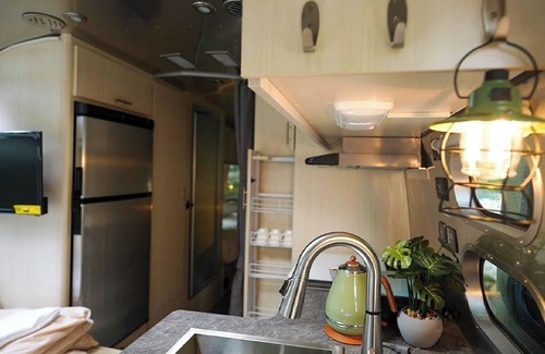 Higashiomi Cabin | Nonsmoking Airstream Trailer house For overn/Higashiomi Shiga