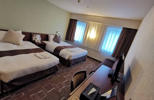 Minamisenba Hotel | Nonsmoking Deluxe Twin Breakfast included vs/Osaka Ōsaka