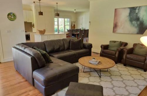 Woodend House | Noonan House, 5 bedrooms. Hop & skip to town