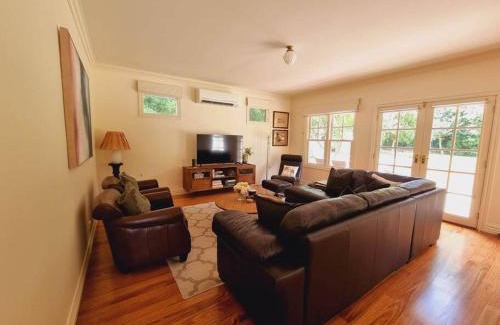 Woodend House | Noonan House, 5 bedrooms. Hop & skip to town