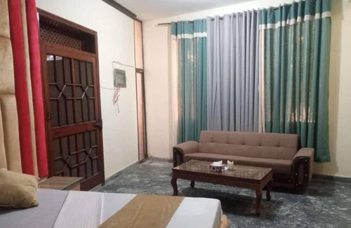 Johar Town House | Noor INN Guest House