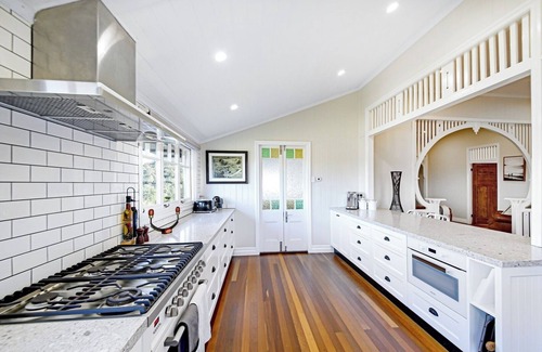 Kin Kin House | Noosa Hinterland Luxe Farm House - Kin Kin - Pets, Weddings, & Events allowed!