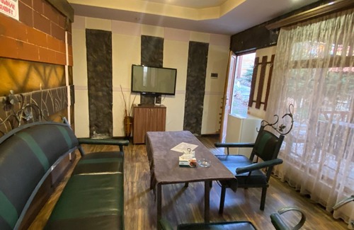 Erebuni Hotel | Nor Nreni Hotel