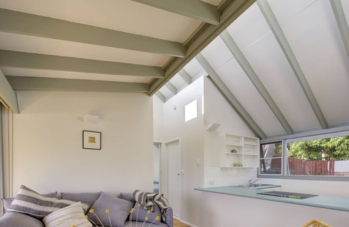 Norah Head Cottage | Norah Beach Shack 1 - 30m for the beach!