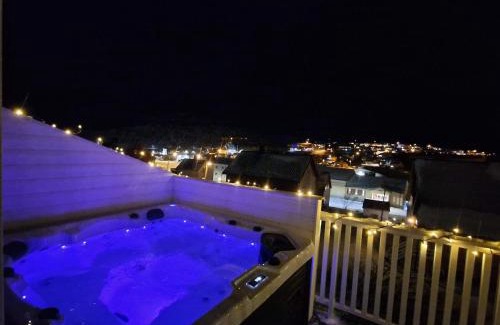 Havoysund Apartment | Nord Hus Service AS, Deluxe, Sauna, Jakuzzi