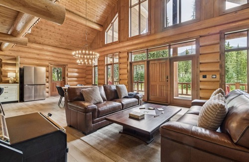 Nordegg House | Nordegg Timber Estate – Luxury Log Home Retreat