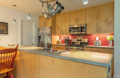 Black Mountain House | Nordic Eco House in Black Mountain - 1 Acre w/Gazebo walk to Town!