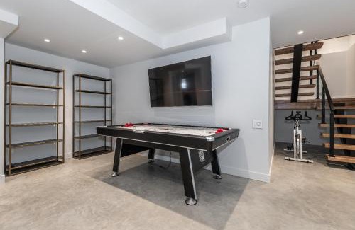 La Conception Ski Chalet | Nordic Lodge Tremblant -5 Bdrs,hot Tub,pool Table