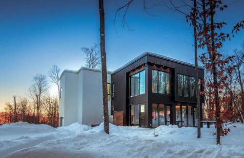 La Conception Ski Chalet | Nordic Lodge Tremblant -5 Bdrs,hot Tub,pool Table