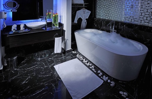 Seef Hotel | Nordic Palace & Spa