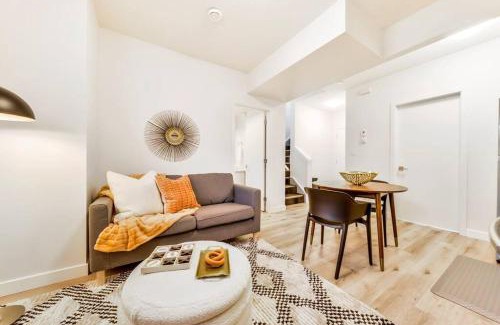 Jasper Place House | Nordic Retreat, 4BR, Min to WEM & DT, AirCon & Fireplace, Sleeps 10!