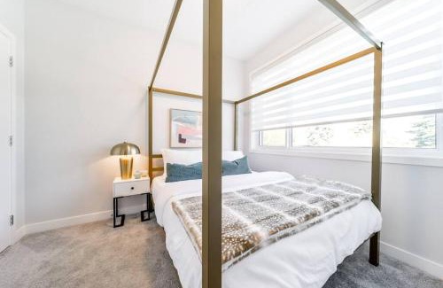 Jasper Place House | Nordic Retreat, 4BR, Min to WEM & DT, AirCon & Fireplace, Sleeps 10!