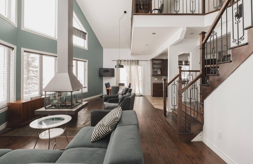 Saint-Brigitte-de-Laval House | Nordlys with hot tub - lake access & petfriendly