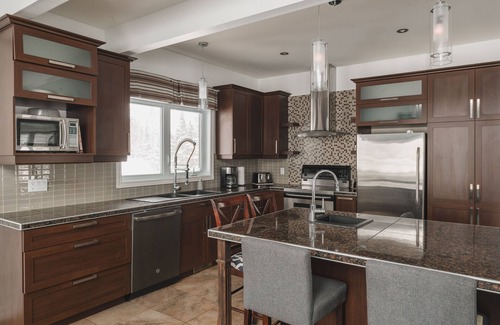 Saint-Brigitte-de-Laval House | Nordlys with hot tub - lake access & petfriendly