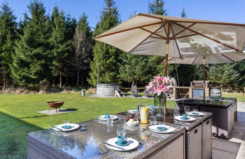 Kippen House | Nordmann Lodge - Five Bedroom House, Sleeps 10