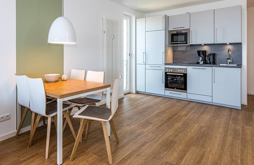 Bensersiel Apartment | Nordseenahes Ferienapartment mit Balkon, Parkplatz, Schwimmbad- & Saunanutzung