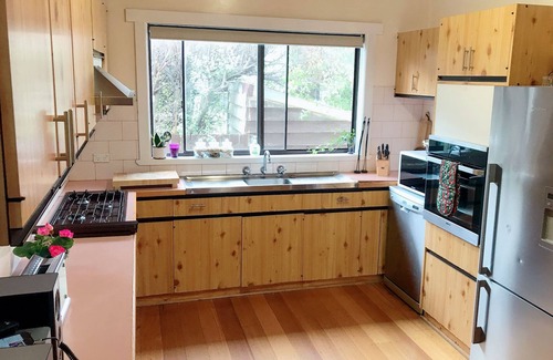 Warrnambool House | NORFOLK COTTAGE large central house free wifi