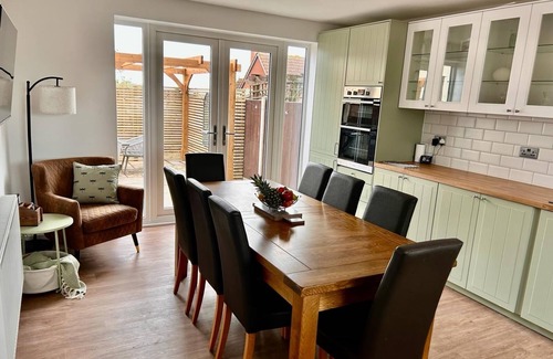 Sheringham House | Norfolk seaside retreat - 6 mins walk to the town and 15 mins to the beach