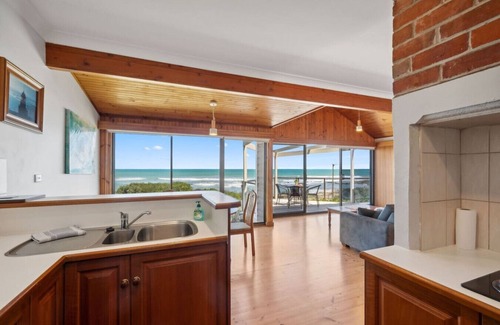 Middleton House | Norfolks Beachfront Cottage