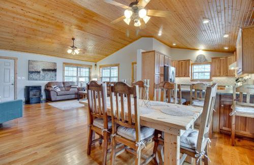 Elizabeth House | Norfork Lake Access Cabin with Deck and Water View!