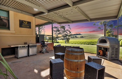 Williamstown Bed & Breakfast | Norms Farm Vineyard Retreat, perfect for families & friend groups