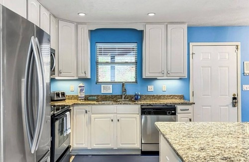 Lakeside Estates House | Norris Lake Luxury 8BR, Private 2-Story Dock, Waterslide, Hot Tub, Sleeps 28!