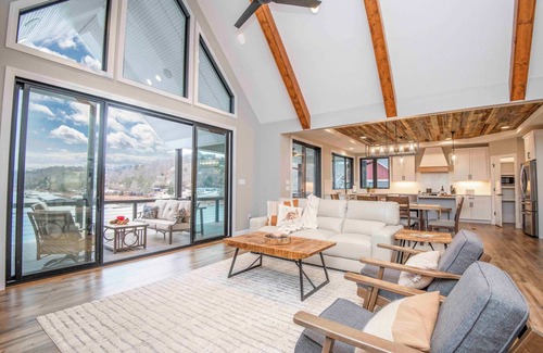 La Follette House | Norris Lake Luxury at Knot Working | Waterfront Home w/Boat Dock