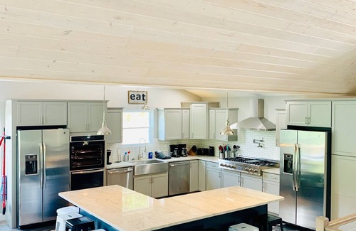 La Follette House | Norris Nook: Lakefront 9br/11ba, Private Dock,Private HotTub,Sleeps 32, Gameroom
