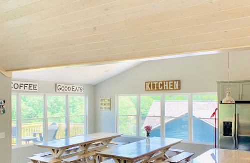 La Follette House | Norris Nook: Lakefront 9br/11ba, Private Dock,Private HotTub,Sleeps 32, Gameroom