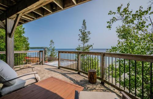 Lion's Head House | Norse Nook Waterfront W Hot Tub & Sauna