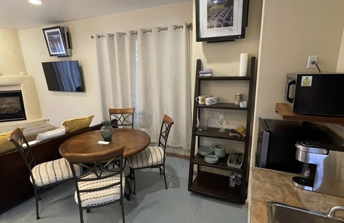 Los Ranchos de Albuquerque Apartment | North Sunflower Casita @ SantuaRio Grande - Cozy Casita+Fireplace+Private Patio