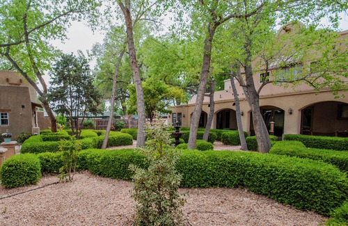Los Ranchos de Albuquerque Apartment | North Sunflower Casita @ SantuaRio Grande - Cozy Casita+Fireplace+Private Patio