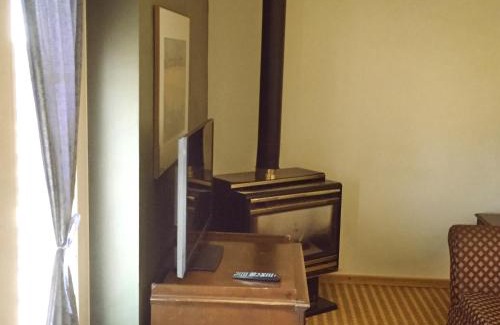Cochrane Hotel | North Adventure Inn