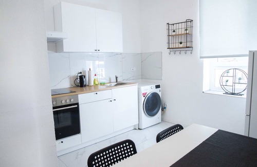 Goethestraße Apartment | North apartment 5 I 1 room with inviting living area on the first floor