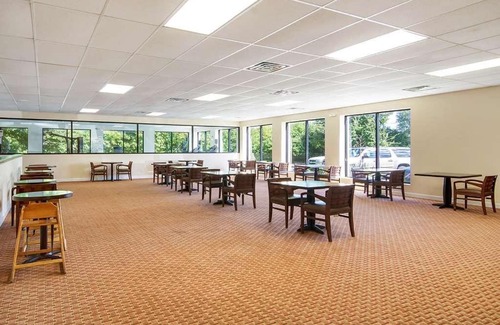 North Aurora Hotel | North Aurora Inn & Studio