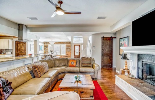 Cedar Park House | North Austin Gem! The Way a Vacation Rental is Supposed to Be. Great Vibes!