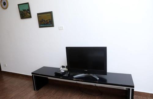 Kentron Apartment | North avenue Art apartment