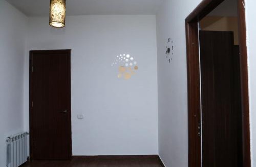 Kentron Apartment | North avenue Art apartment