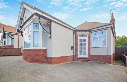 Rhos on Sea House | North Bay Bungalow