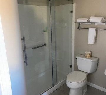 North Junior College Neighborhood Association Hotel | North Bay Inn Santa Rosa