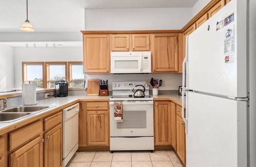 Manteo Condo | North Bay Retreat: Waterfront, Shared Pool, Fitness Center, Short Stays Anytime