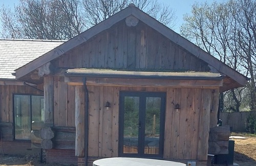 Brazzacott Cabin | North Beer Lodge - Spacious Countryside Lodge with Hot Tub & Stunning Views