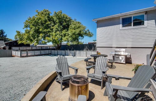 North Bend House | North Bend Home with Cornhole Court and Putting Green