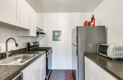 North Bethesda Apartment | North Bethesda Apartment w/Community Pool!