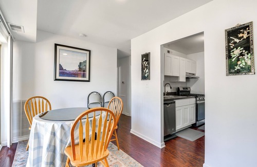 North Bethesda Apartment | North Bethesda Apartment w/Community Pool!