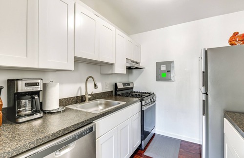 North Bethesda Apartment | North Bethesda Apartment w/Community Pool!