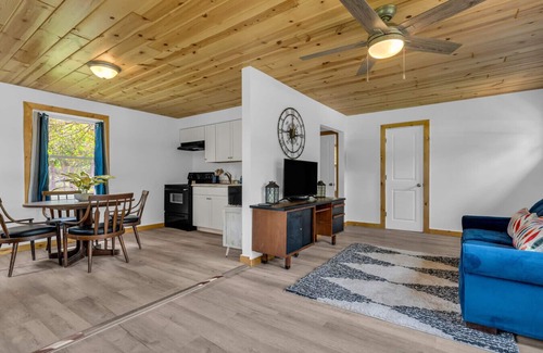 Lexington Cottage | North Bound 25 Cottage #4