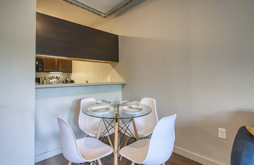 Ann Arbor Apartment | North Campus 1B1B | Free Parking