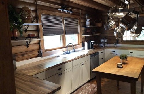 Brevard Cabin | North Carolina Blue Ridge Mountains Log Cabin Retreat