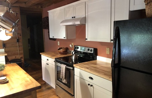 Brevard Cabin | North Carolina Blue Ridge Mountains Log Cabin Retreat